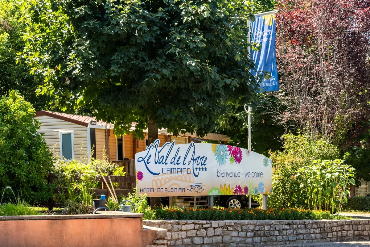Flower Camping Le Val de l'Arre