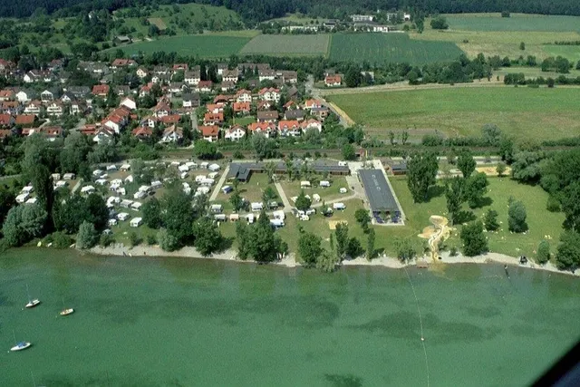 Wohnmobilstellplatz vor dem Campingplatz Allensbach