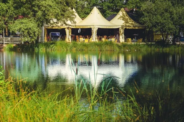 Wohnmobiloase Schwarzrindersee Weindorf