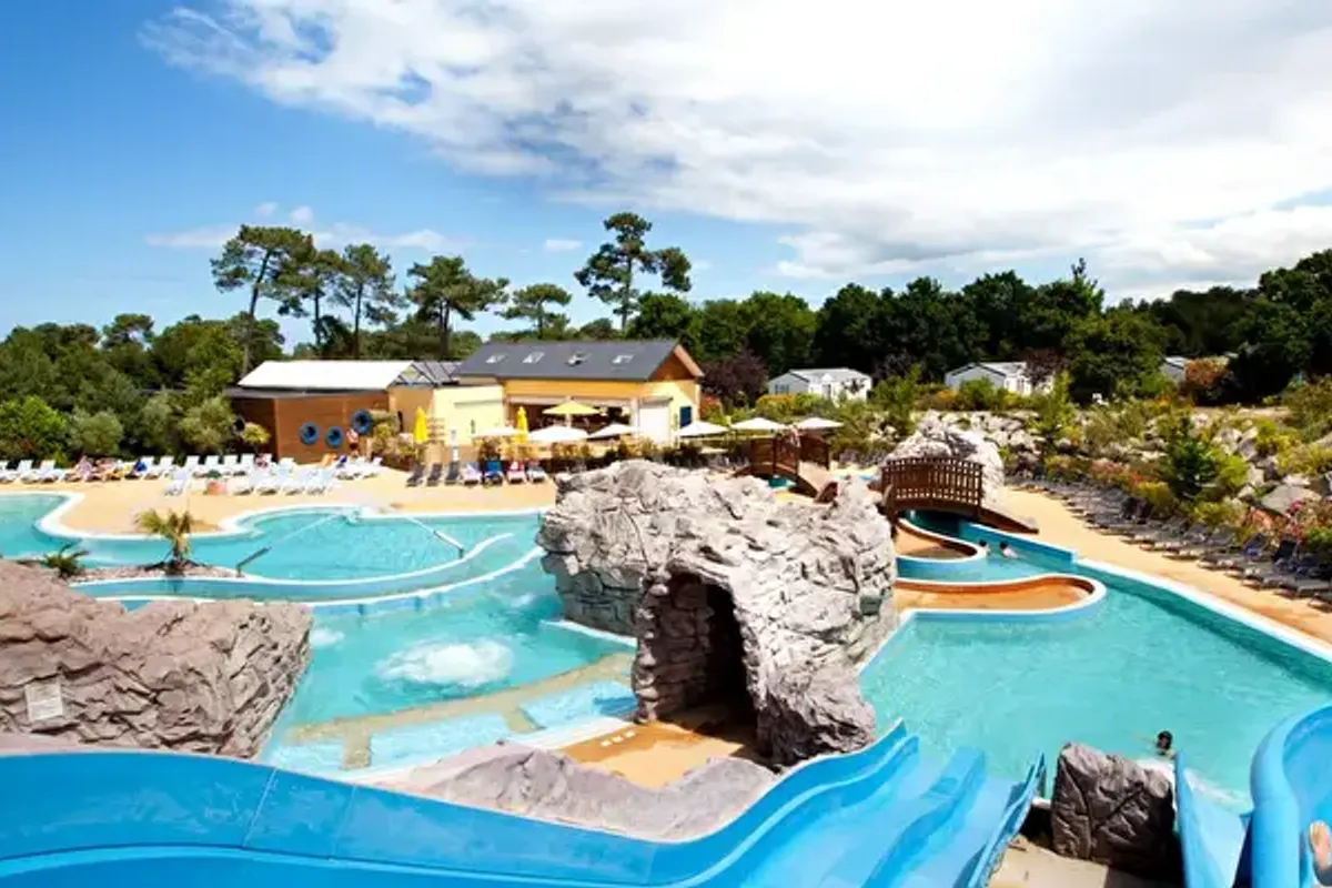 Camping Les Pins - Yelloh!